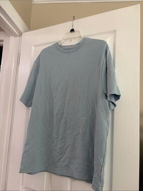 Classic Short Sleeve Crew Neck Tee in Light Blue